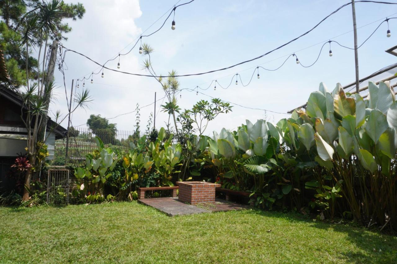 Rumah Stroberi Organic Farm & Family Lodge 렘뱅 외부 사진