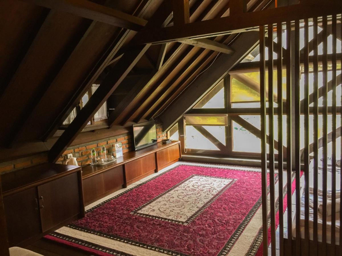 Rumah Stroberi Organic Farm & Family Lodge 렘뱅 외부 사진