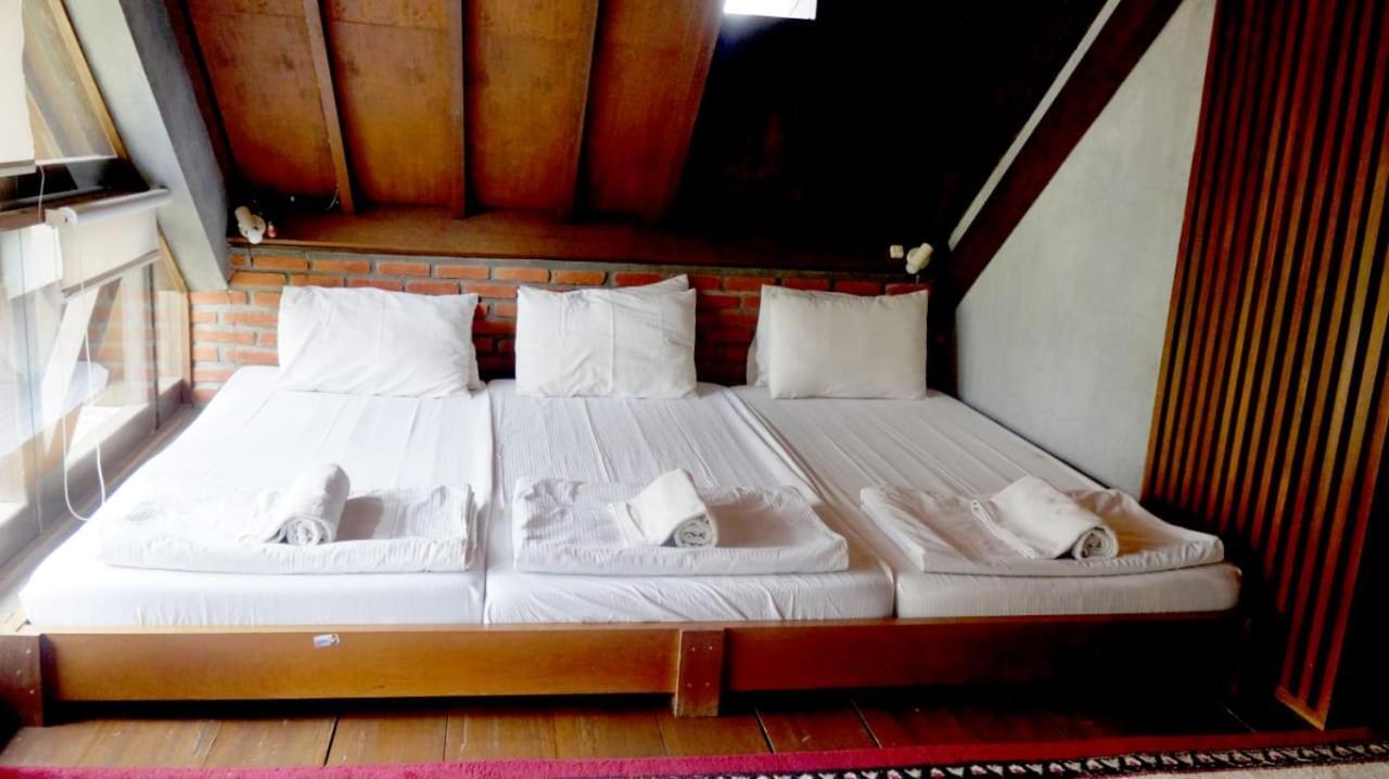 Rumah Stroberi Organic Farm & Family Lodge 렘뱅 외부 사진